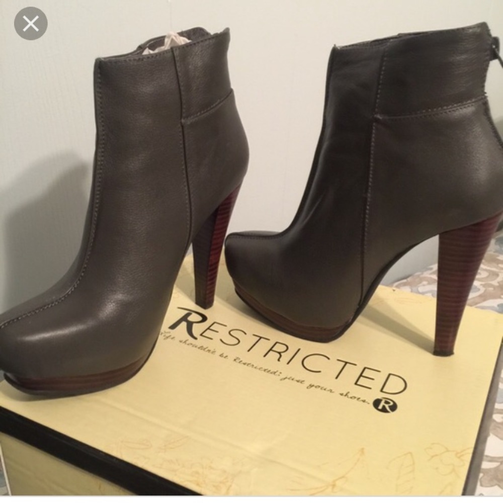 NEW Restricted Gray leather boots
